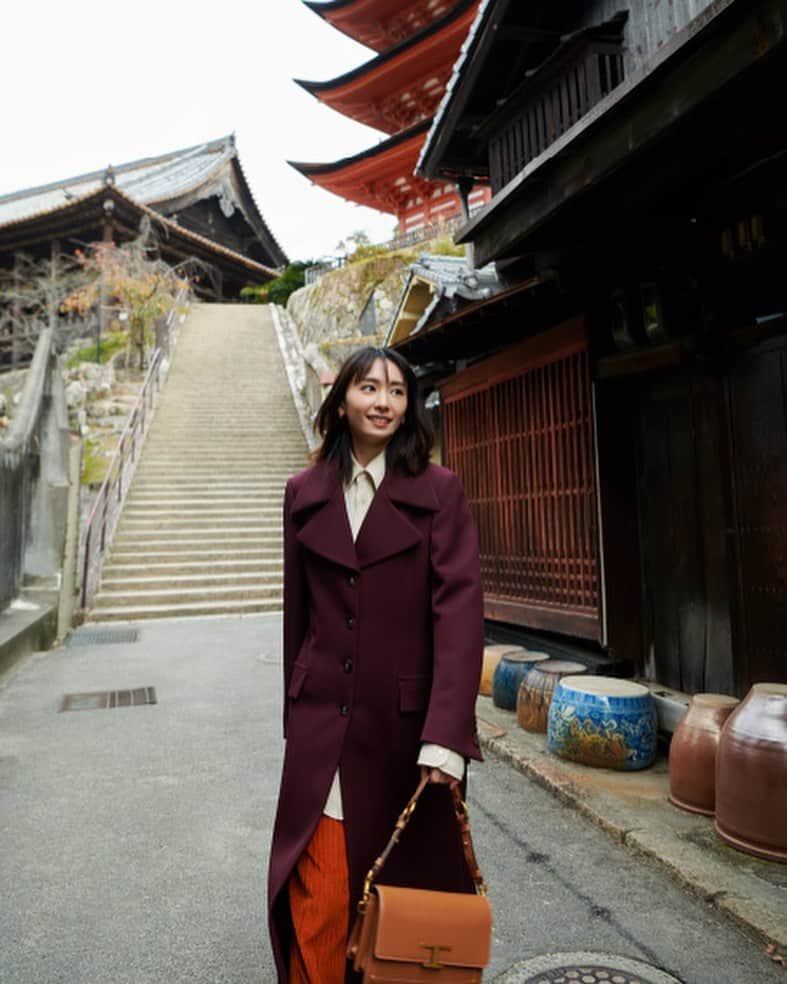 新垣結衣　ファンアカウントのインスタグラム：「#tabiiroたびいろ旅色 #tabiiro #yuiaragaki #gakki #aragakiyui #magazine #magazinecover」
