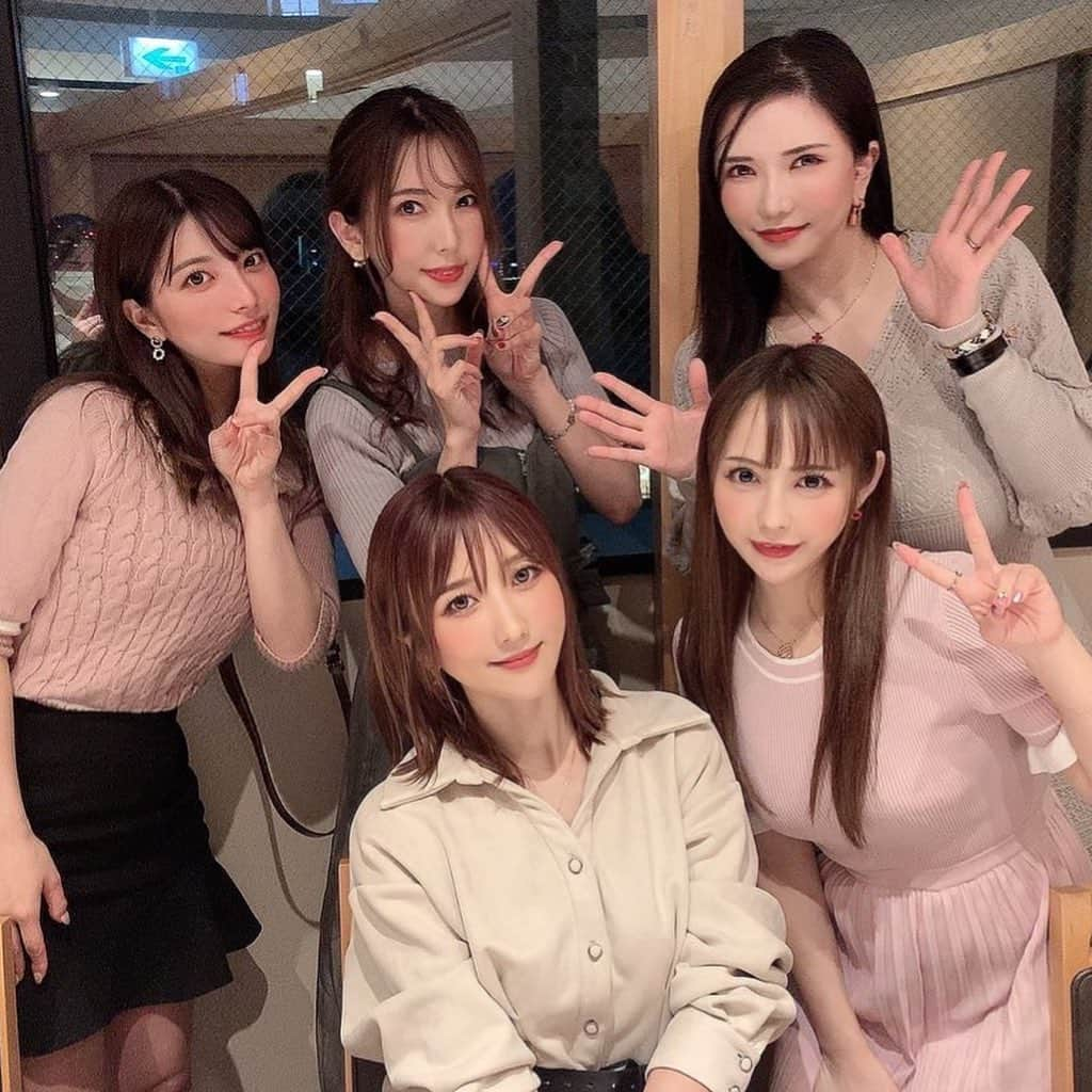 大槻ひびきさんのインスタグラム写真 - (大槻ひびきInstagram)「久しぶりにみんなに会えた🧡 会いたかったから嬉しい😆 #sushi #roppongi  #鮨 #寿司 #六本木」10月15日 3時32分 - yanhibi0221