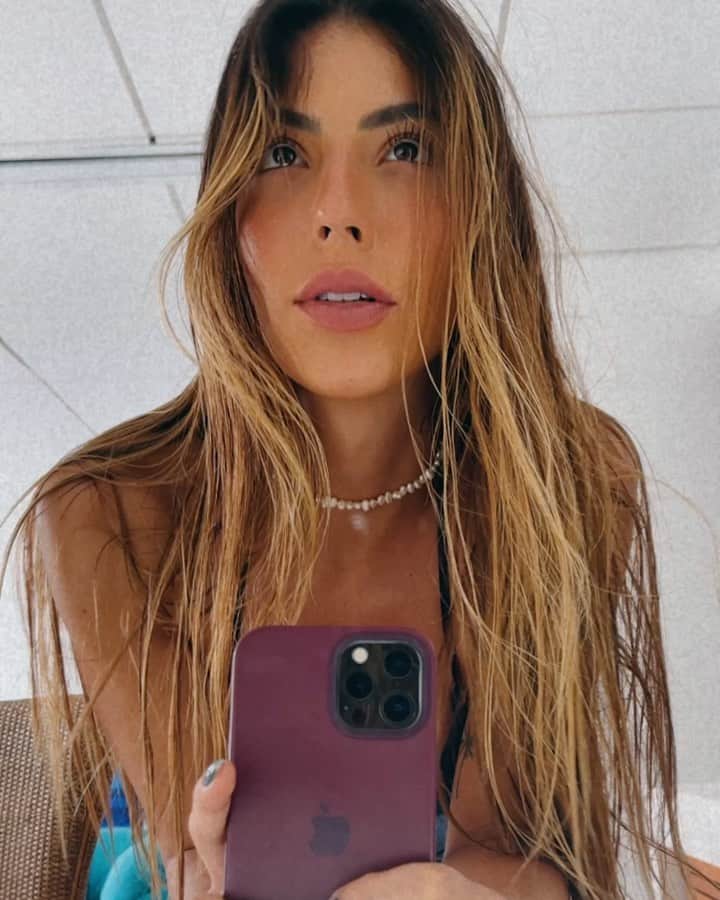 Rachel Apollonioのインスタグラム：「Oleo de coco no cabelo 💆🏽‍♀️😜」