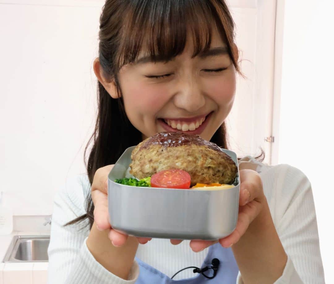 わたをさんのインスタグラム写真 - (わたをInstagram)「🥳🥳 本日放送のLOVEメシはハンバーグ弁当だよ。見てね！  ゴジカル 四国放送16:50〜  春頃に撮影したやつなので、二人とも初々しい。多分🤼  #四国放送 #徳島 #ゴジカル #生放送 #ゴジカル金曜日 #LOVEメシ #ラブメシ #わた弁 #弁当 #お弁当 #弁当男子 #ハンバーグ #bento #Yummy #delicious #Japan #Japanesefood #Japaneselunch #bentobox #lunchbox」10月15日 7時05分 - watao.n