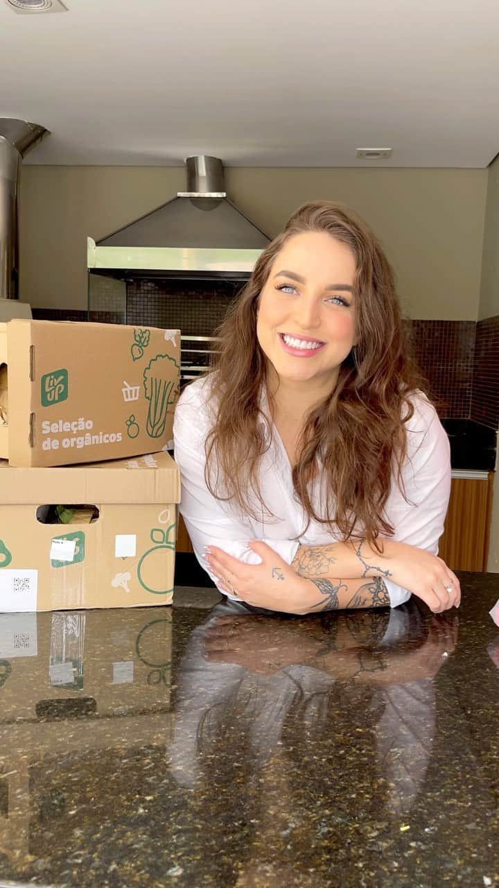 Bruna Unzuetaのインスタグラム：「Depois de 7 dias de #DesafioDaLivUp vim responder algumas perguntas que vcs me fizeram ao longo da semanaa 😅 Usando meu cupom para novos clientes #BOO30 você ganha desconto + 20% de cashback e #BOO10 para quem ja faz parte desse time! Publi」