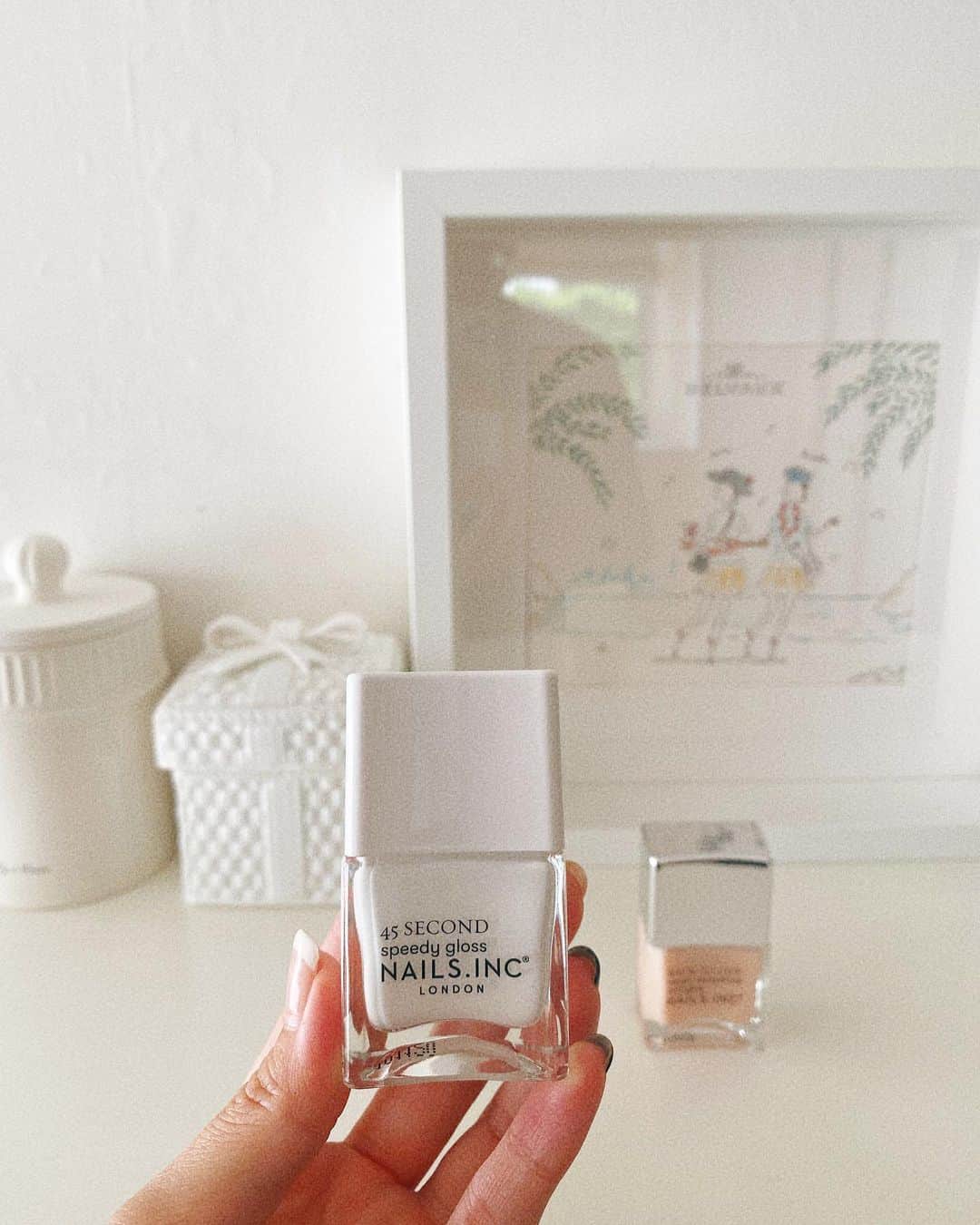Risako Yamamotoさんのインスタグラム写真 - (Risako YamamotoInstagram)「🇬🇧🤍  45秒で乾くのはすごい💅🏽🤍✨ フットはマニキュア派🐾  #nail #nailsinc #マニキュア」10月15日 8時46分 - risako_yamamoto