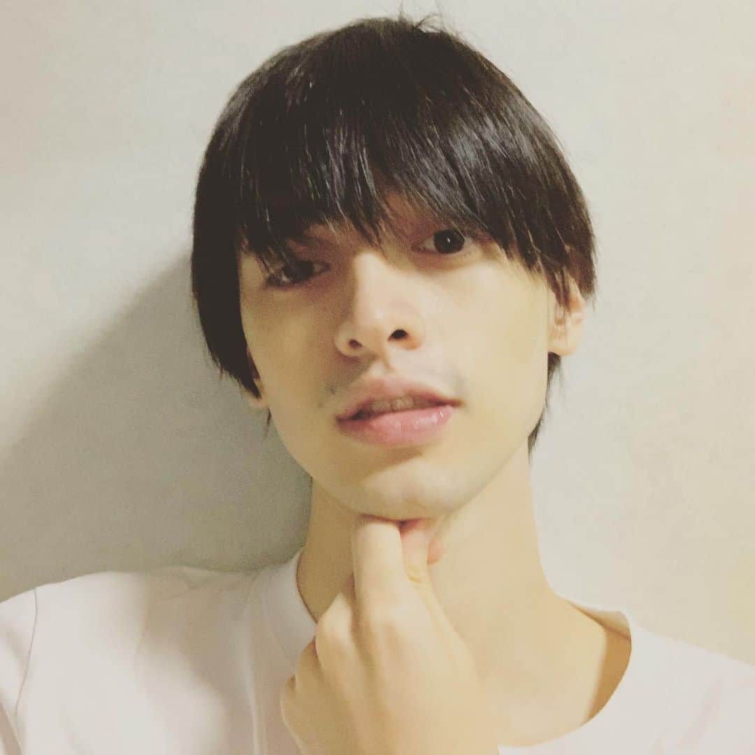 鈴木智有のインスタグラム：「先週だいぶ夜更かし気味だったので今週はちょっと調整してます  元々寝るのがあまり得意じゃないので大変ですねえ〜  #日記  #夜更かし  #自撮り練習中  #自撮り  #鈴木智有  #スターダストプロモーション  #スターダスト  #スタダ」
