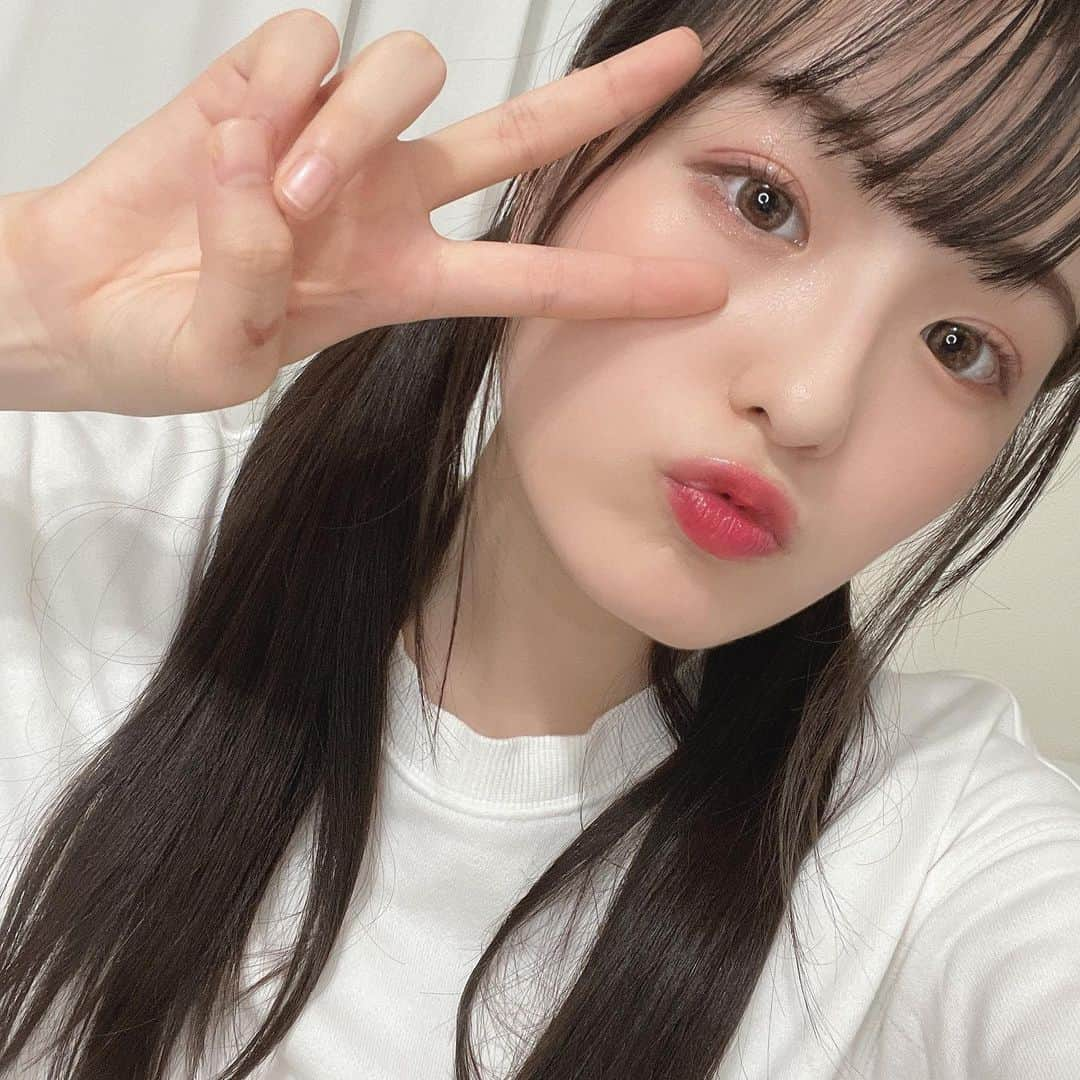 宇田川ももかのインスタグラム：「久しぶりにカラコンつけました🤍 いつもコンタクトだからテンションあがる‼︎  つけてるのは、 MI TESOROのベイビーパープルです☺️ モアコンで買えるみたい‼︎  ナチュラルだし可愛いいいい🥺 いっぱい写真とろ‼︎笑笑  @unibeauty_2018  #unibeauty  #ユニビューティ　 #カラコン　 #MITESORO  #ベイビーパープル #babypurple #PR」