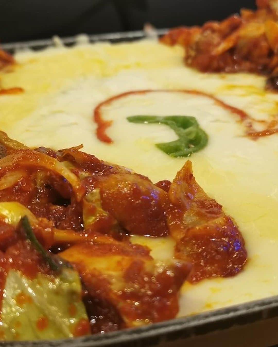風子さんのインスタグラム写真 - (風子Instagram)「この間、道玄坂にある韓国料理屋さんに行ってきたよ😻  チーズタッカルビ食べた🫕🍖 チーズの量すごい😹💛 コースにしたんだけどお腹ペコペコに空かせていかないと食べきれないくらいの量出てくるので注意😹💛  全ての料理美味しかったよ！ 本当オススメしたいお店😺  pr @mddkbshibuya #チーズタッカルビ #渋谷韓国料理 #韓国料理 #明洞タッカルビ #タッカルビ #甘辛だれ」10月15日 19時02分 - pchan030