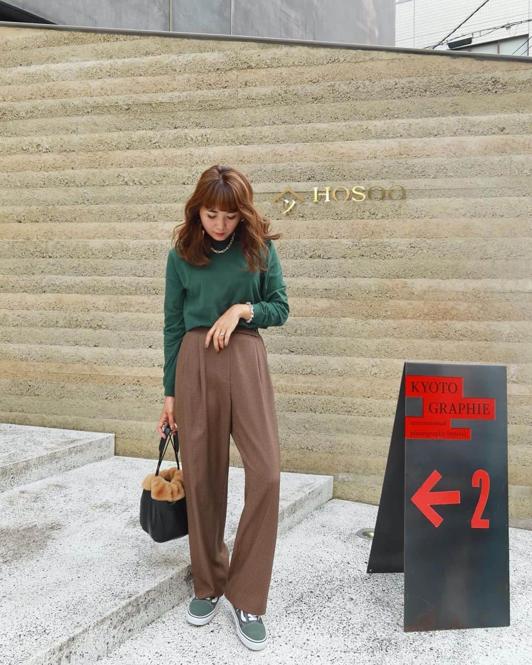 Mai Wakimizuのインスタグラム：「京都には分かりやすく秋カラーで♡デザインタグロンTの新色greenに、履きすぎなワイドパンツのbrown check.後ろのタグ写真を撮り忘れたのだけど、greenには黒のタグが付いてます♡ちなみにこのロンT、メンズサイズもあるので是非リングコーデしてね♡地味に1人1枚レベルで愛用のやつ♡green.beige.grayが新色です＼(^o^)／ tops&pants:#linkable @linkable_official(神戸popup先行発売) ------------------------------ 【popup shopのご案内】 日時:2021年10月19日(火)〜24日(日) 11:00〜18:00(24日日曜日は16:00close) 場所:gallery北野坂 神戸市中央区山本通1-7-17 WALLAVENUE3階 ------------------------------」