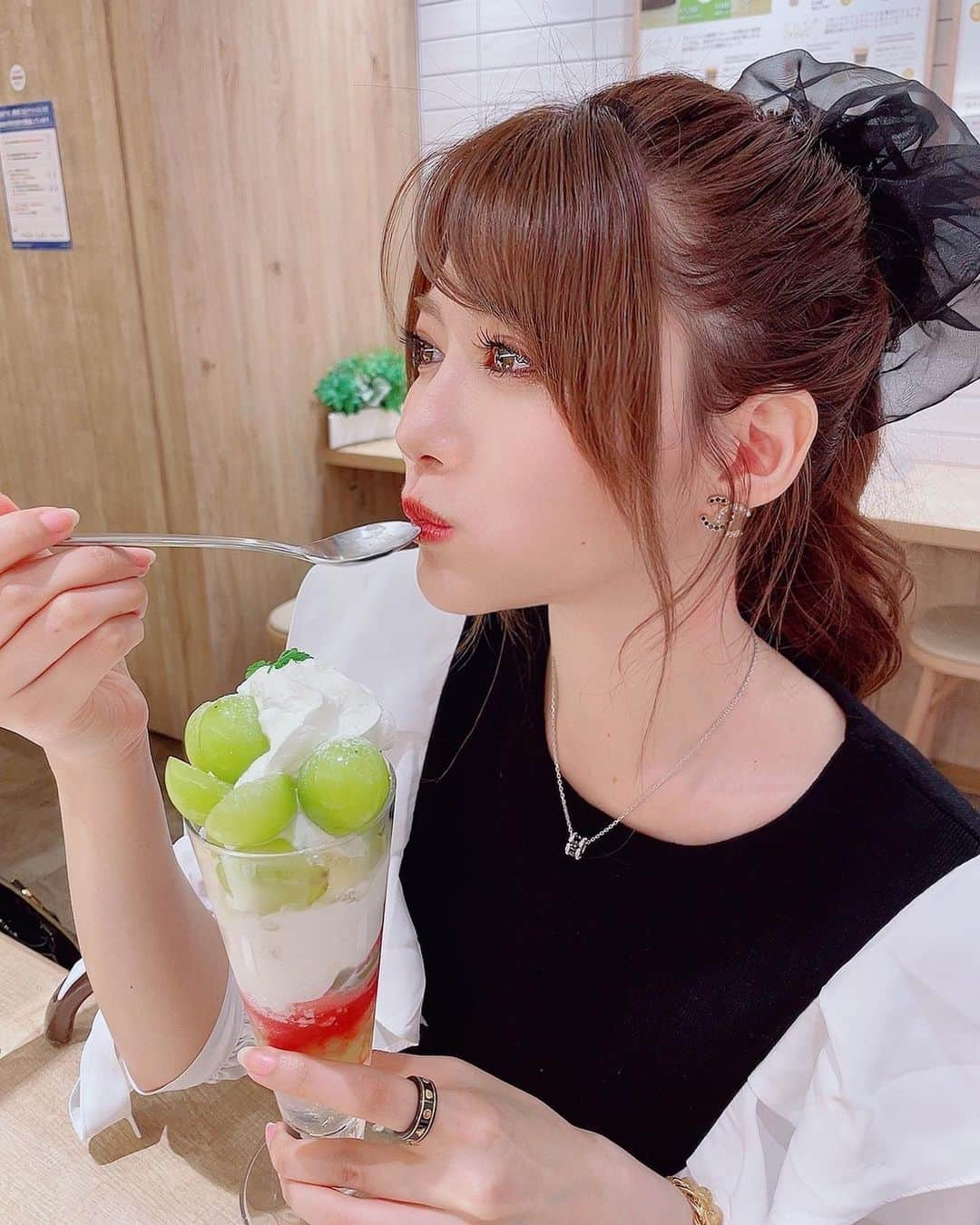 相沢みなみさんのインスタグラム写真 - (相沢みなみInstagram)「ヤラレタ👃🏻🍦 . I got the cream 🤷🏻‍♀️ lol . 坑爹 哈哈哈  . #相沢みなみ  #〆パフェ #フルーツ #フルーツパフェ  #fruit #fruitpafait #pafait #desert」10月15日 14時09分 - epoint2016