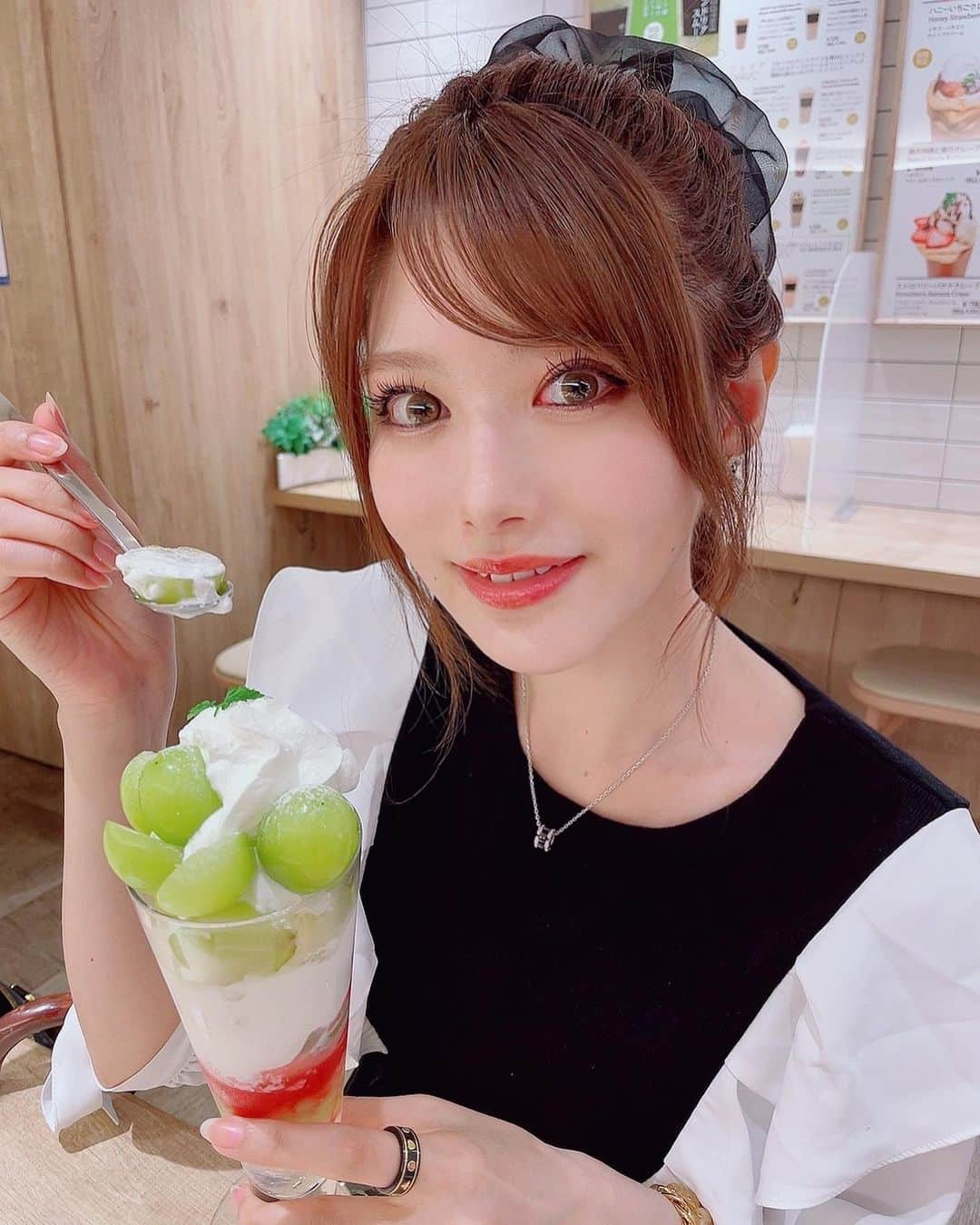 相沢みなみさんのインスタグラム写真 - (相沢みなみInstagram)「ヤラレタ👃🏻🍦 . I got the cream 🤷🏻‍♀️ lol . 坑爹 哈哈哈  . #相沢みなみ  #〆パフェ #フルーツ #フルーツパフェ  #fruit #fruitpafait #pafait #desert」10月15日 14時09分 - epoint2016