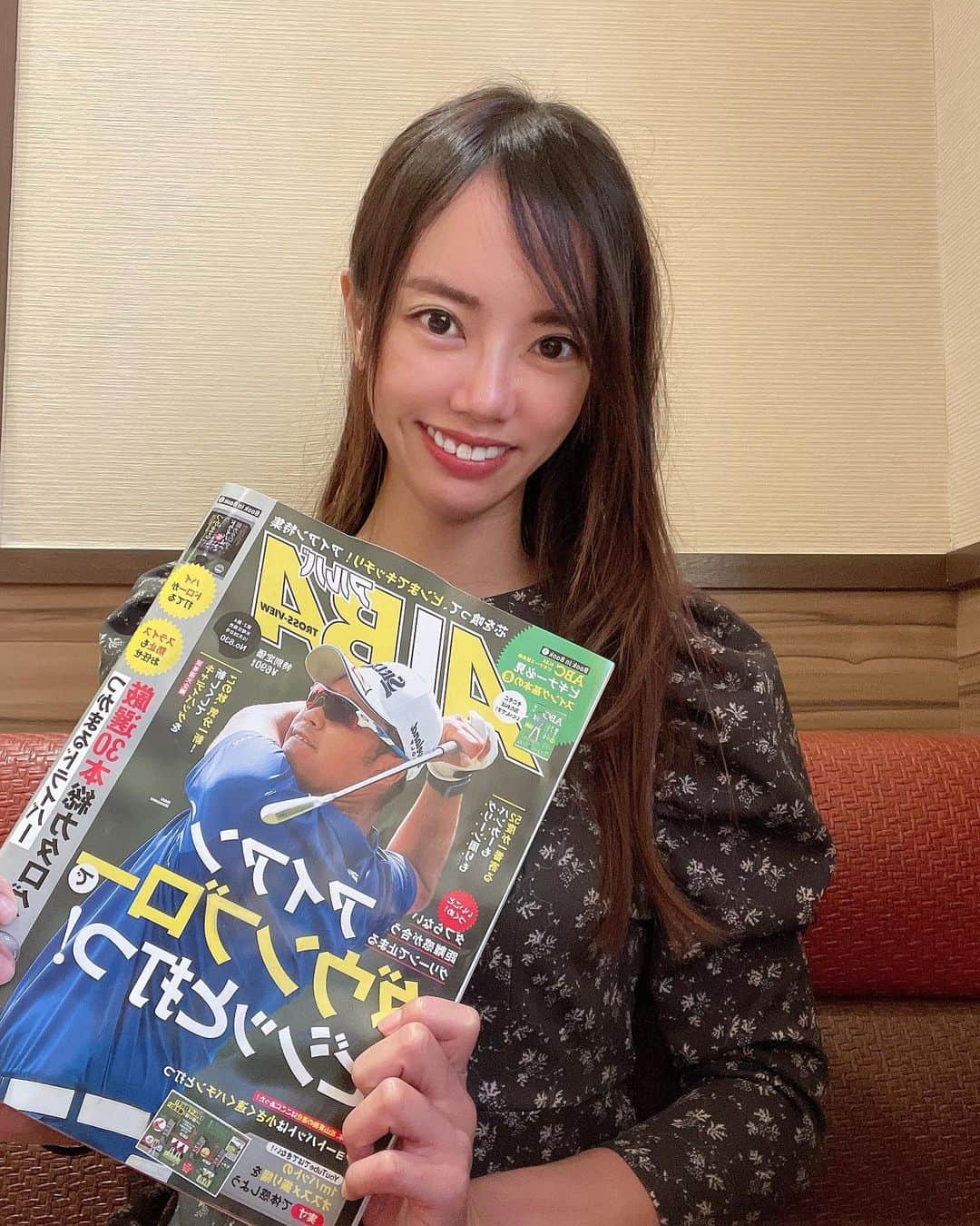 hina2221のインスタグラム：「こんにちは🌟  この度ゴルフ雑誌「ALBA」に 掲載頂きましたー🥰  雑誌見てから練習場行って打って コース行ったら絶好調でした🤩👌  「ALBA」は毎月第2•第4木曜日の発売です❤ 良かったらcheck☑️して下さいませ🥰  @albatross_view 📖 . . #アルバ #alba #ゴルフ #ゴルフ女子 #インスタ女子 #アルバトロスビュー #golf #PR #golfgirl#golfswing#golfwear#ilovegolf#Instagolf#ゴルフ好き#ゴルフ好きと繋がりたい#高尔夫#高尔夫球#골프#골프웨어#ゴルフ上手くなりたい」