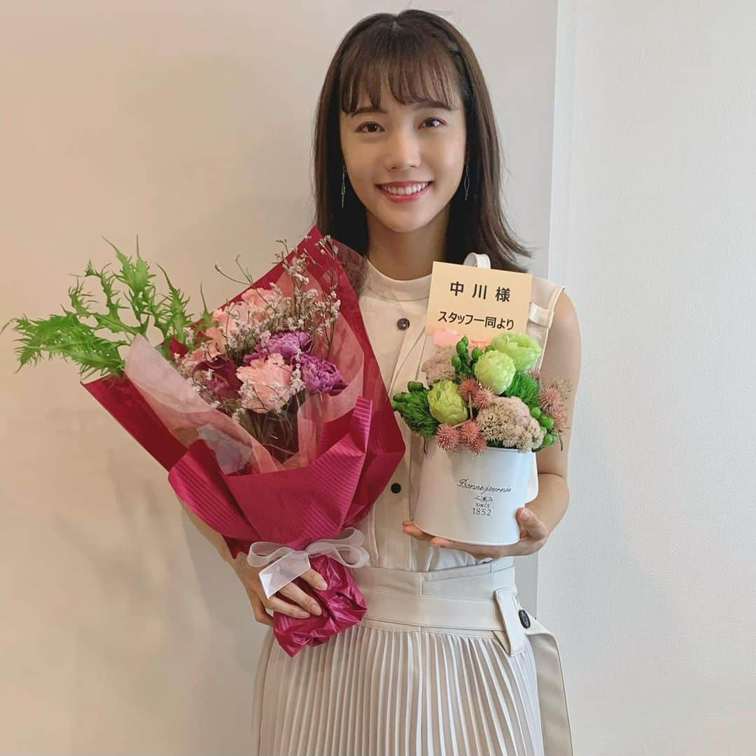 中川可菜のインスタグラム：「💐💐🌿 スタンバイCM撮影終了後…、 なんと！！ 素敵な花束を頂きました🌈嬉しい〜！  可愛らしいピンクとグリーンで癒されました🧚🏻  ありがとうございます🙏✨ @stanby_inc   #スタンバイ #求人検索エンジンスタンバイ #仕事が見つかったスタンバイ」