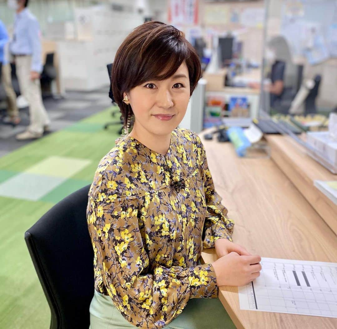 フジテレビ「プライムニュース イブニング」さんのインスタグラム写真 - (フジテレビ「プライムニュース イブニング」Instagram)「#イット ！は 15時45分スタートです   ●ついに都心に… #ムクドリ 大量発生 ●消防車次々と… #自由が丘 駅前で火災 ●注目の #チーズバーガー専門店  ●“激安” #道の駅 は何がどれくらい安いのか？100円以下の野菜&“ #衝撃価格 ”の港直送お魚   最新情報をお伝えします #加藤綾子 @ayako_kato.official #榎並大二郎 @enami_daijiro   #木村拓也 @takuya.kimura0801   #石本沙織   #齋藤孝   #ガチャピン @gachapin_official #三井良浩   #小室瑛莉子 #フジテレビ #アナウンサー 公式HP：https://www.fujitv.co.jp/livenews_it/ FNNプライムオンライン：https://www.fnn.jp/」10月15日 15時39分 - livenews_it