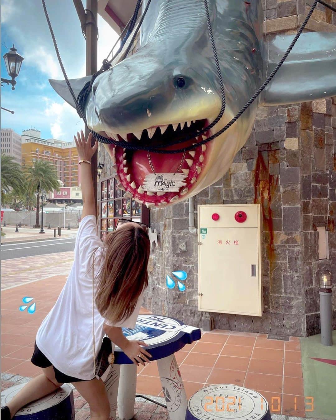 yuukachiさんのインスタグラム写真 - (yuukachiInstagram)「アメリカンビレッジ🇺🇸🍟🍔  サメに食べられました💦  映えスポット沢山あった！！！！  ユニバみたいやった！🤣  #アメリカンビレッジ#沖縄旅行 #映えスポット#美浜アメリカンビレッジ」10月15日 16時36分 - yuuka_stagram