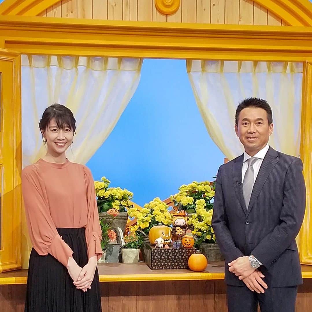 虎谷温子のインスタグラム：「明日あさ5:15〜は、「声〜あなたと読売テレビ〜」です！ 小澤アナウンス部長と担当させていただいております。 月一回の番組ですが、皆様よろしくお願い致します。」