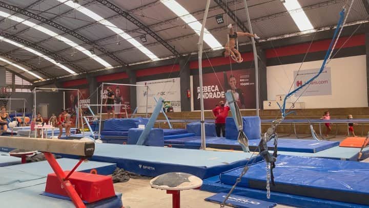 ジャジ・バルボサのインスタグラム：「#sextou ❤️🖤 • • • @flaginastica  @timeflamengo  @cbginastica   🤸🏼‍♀️🤸🏼‍♀️🤸🏼‍♀️」