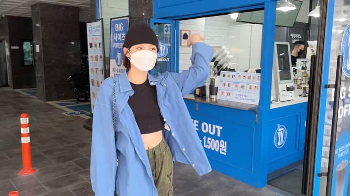 Yoonbitnaのインスタグラム：「유튜브 보러올래?」