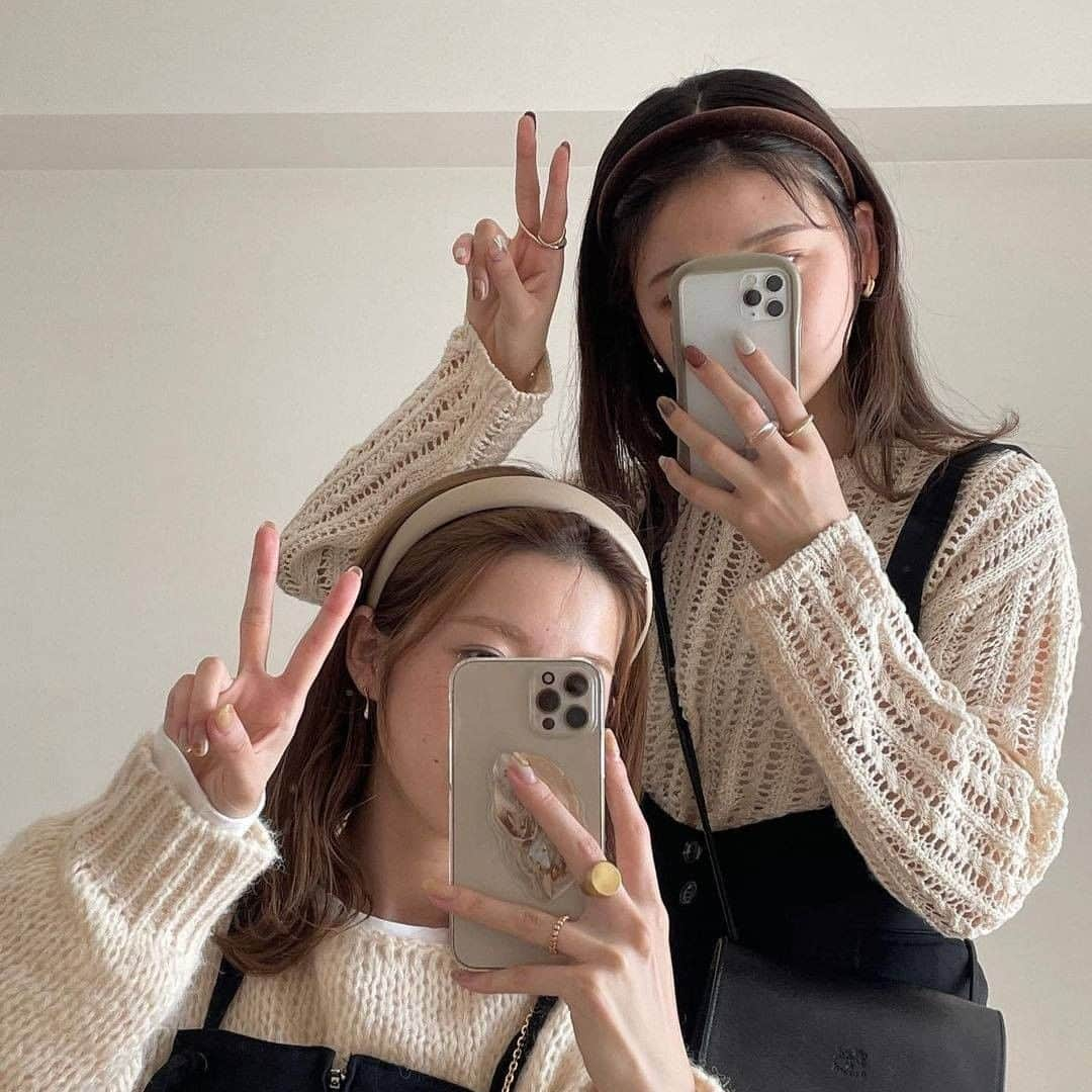 R i R y (リリー)さんのインスタグラム写真 - (R i R y (リリー)Instagram)「『 ２人で撮るお手本ショット👯‍♀️❤️ 』　　  友達と２人で撮りたいお手本写真特集🧸 ぜひ参考にしてみてね🙊  ✴︎---------------✴︎---------------✴︎ ▶▶で掲載する写真を募集中📸 カワイイ写真が撮れたら、@velle.jp をタグ付けするか、ハッシュタグ #velle_jp をつけて投稿してみてね♪  velle編集部と一緒にカワイイで溢れるvelleを創っていこう😚🤍  ✴︎---------------✴︎---------------✴︎  #パジャマパーティー #パジャマ女子会 #お泊まり #お泊まり会 #お洒落さんと繋がりたい #おしゃれさんと繋がりたい  #ホテル女子会 #今日のコーデ #ルームウェア #国内旅行 #国内観光 #かわいいホテル #消えそうな色コーデ #シミラールック #おそろコーデ #ペアルック #シミラールックコーデ #双子コーデ #淡色コーデ #2人用ポーズ」10月15日 21時01分 - velle.jp