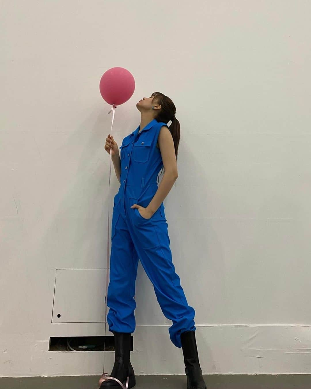 NiziUさんのインスタグラム写真 - (NiziUInstagram)「🎈🎈🎈🎈🎈  #niziu #withu #nina #seasonsgreetings2022 #livetogether」10月15日 21時12分 - niziu_artist_official