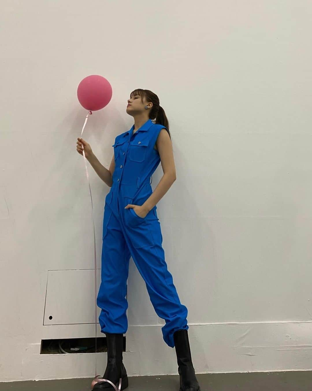 NiziUさんのインスタグラム写真 - (NiziUInstagram)「🎈🎈🎈🎈🎈  #niziu #withu #nina #seasonsgreetings2022 #livetogether」10月15日 21時12分 - niziu_artist_official