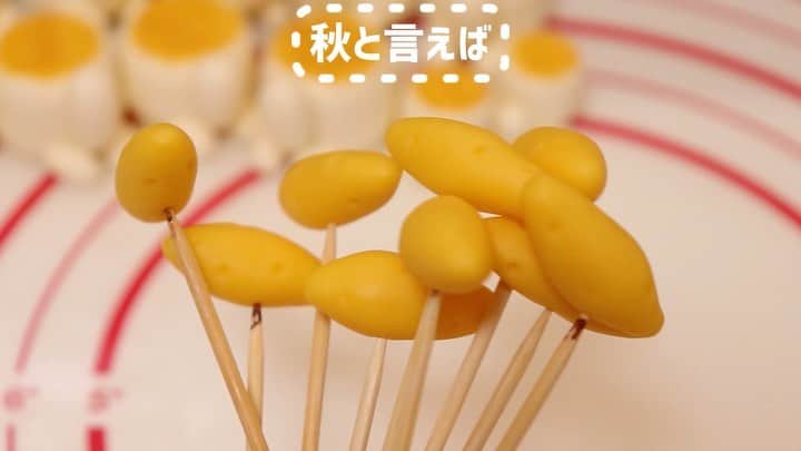 ちびあかぽんのインスタグラム：「芋になる瞬間🍠  こんにちは、ちびあかぽんです 食欲の秋ですね🍁 お芋が食べたくなるこの時期にぴったりなカメパンケーキを作ってみました🥞 ちょっとした制作風景動画です🍠 よかったらお楽しみください😌  #minneで販売予定 #樹脂粘土 #フェイクスイーツ #パンケーキ #ハンドメイド #食欲の秋 #秋の製作 #ハンドメイドアクセサリー #制作風景 #制作動画 #ちびあかぽん #chibiakapon #さつまいも #亀 #カメ」