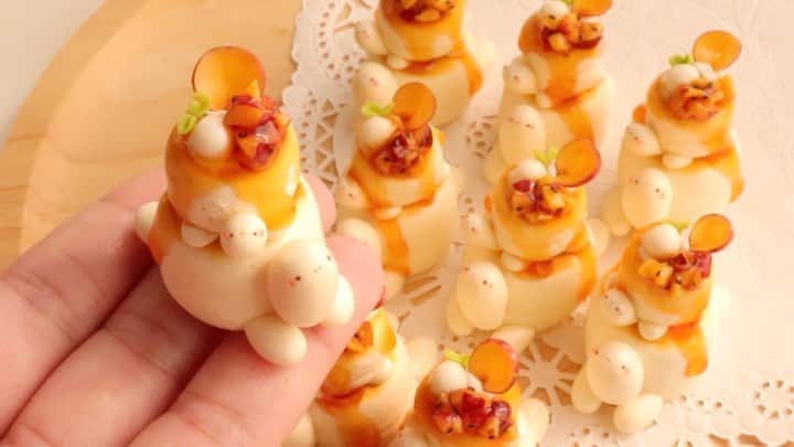 ちびあかぽんのインスタグラム：「芋になる瞬間🍠  こんにちは、ちびあかぽんです 食欲の秋ですね🍁 お芋が食べたくなるこの時期にぴったりなカメパンケーキを作ってみました🥞 ちょっとした制作風景動画です🍠 よかったらお楽しみください😌  #minneで販売予定 #樹脂粘土 #フェイクスイーツ #パンケーキ #ハンドメイド #食欲の秋 #秋の製作 #ハンドメイドアクセサリー #制作風景 #制作動画 #ちびあかぽん #chibiakapon #さつまいも #亀 #カメ」