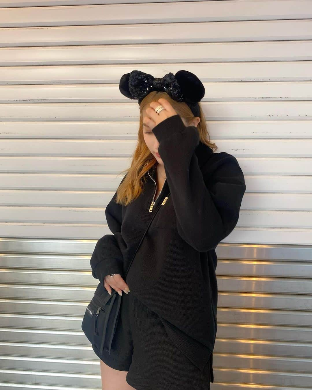 平田梨奈さんのインスタグラム写真 - (平田梨奈Instagram)「Disneyland Fashion 🖤  @silly.by.press   #ブラックコーデ #ディズニーブラックコーデ #ディズニーコーデ #hirafashion」10月15日 21時27分 - hirari_official