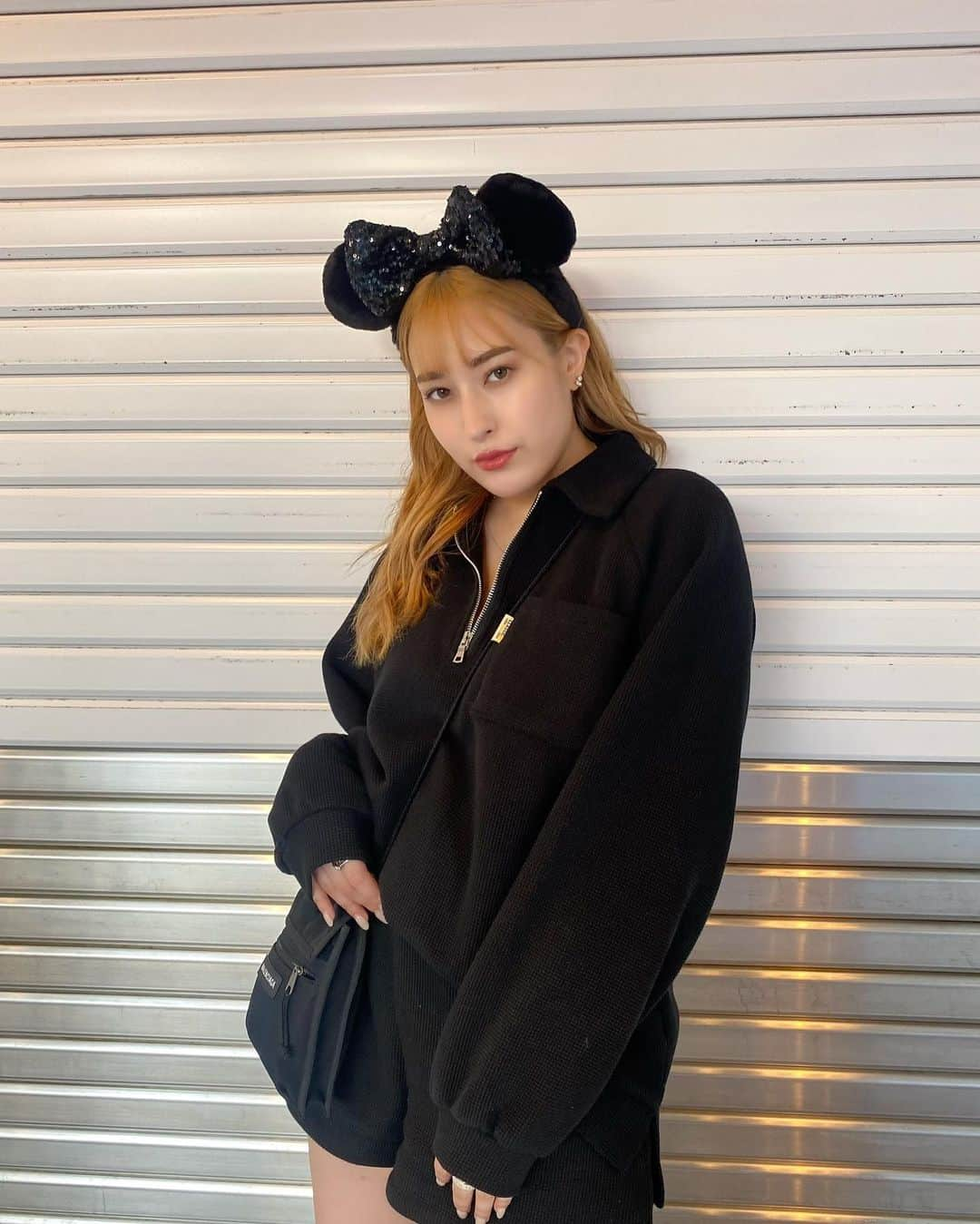 平田梨奈さんのインスタグラム写真 - (平田梨奈Instagram)「Disneyland Fashion 🖤  @silly.by.press   #ブラックコーデ #ディズニーブラックコーデ #ディズニーコーデ #hirafashion」10月15日 21時27分 - hirari_official