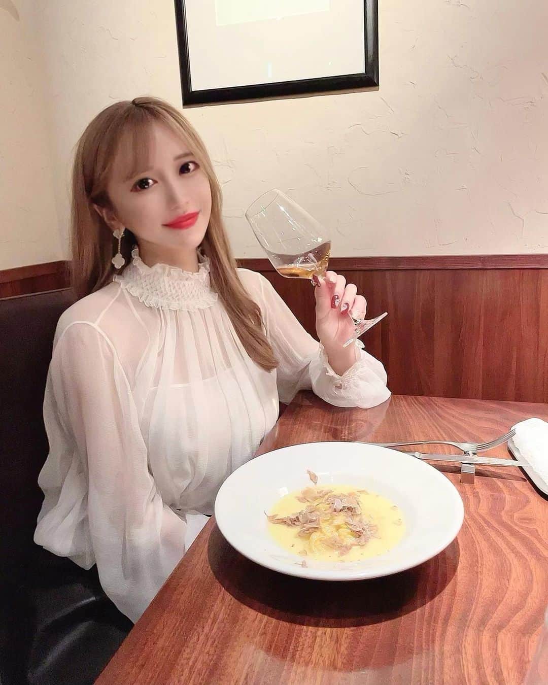 伴かなみのグルメインスタ