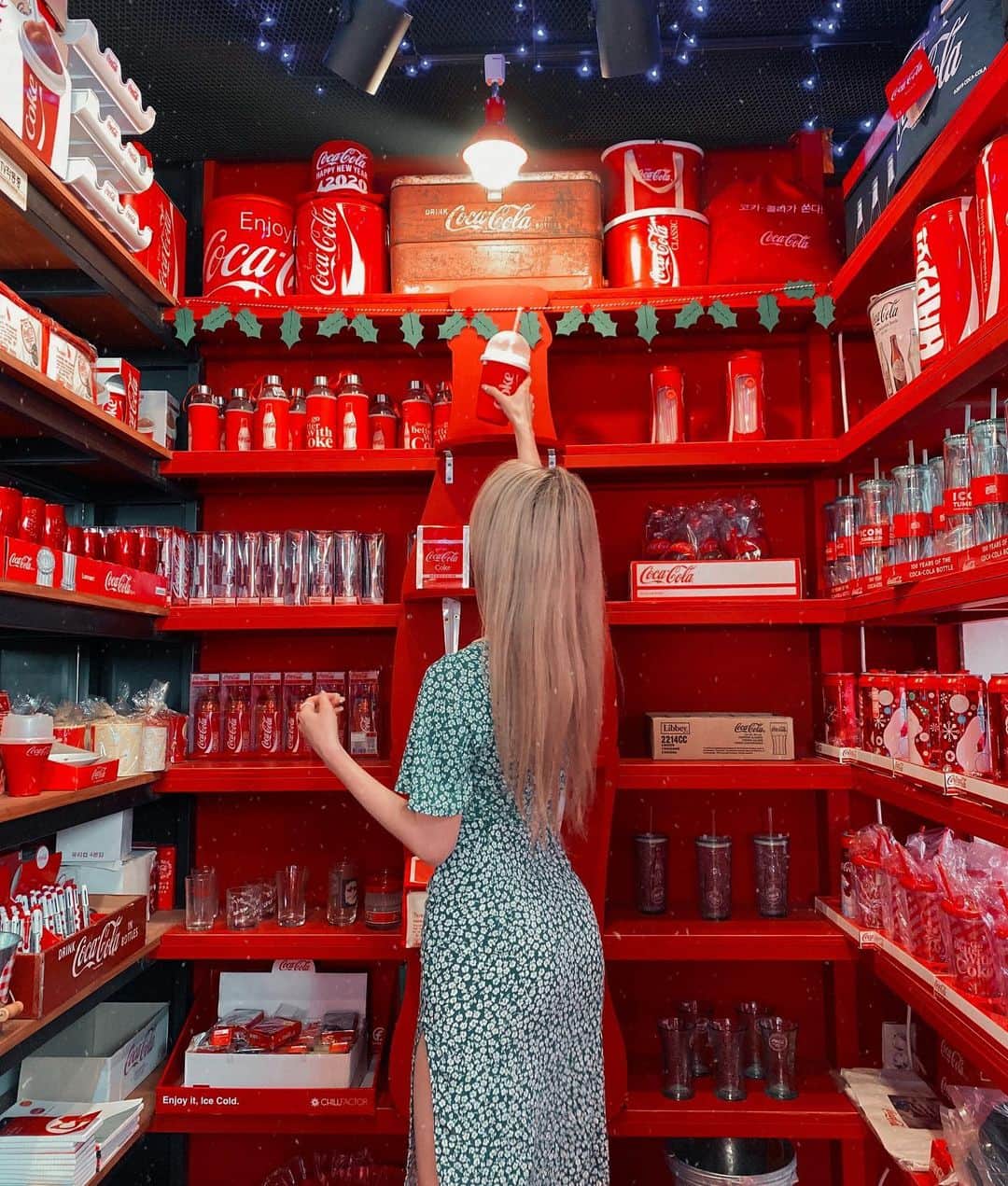 Elina 엘리나 (エリナ) さんのインスタグラム写真 - (Elina 엘리나 (エリナ) Instagram)「CocaCola cafe with mom❤️ 엄마랑 콜라 카페ㅎ ㅎ」10月15日 22時16分 - elina_4_22