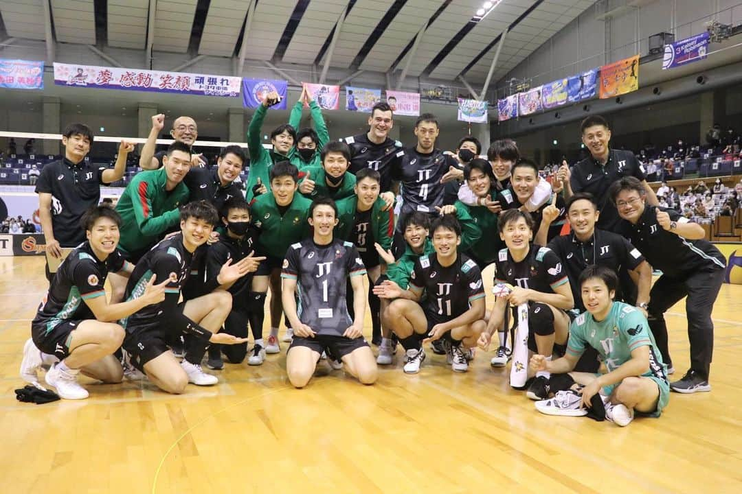 小野寺太志さんのインスタグラム写真 - (小野寺太志Instagram)「… vs JTEKT 3-1 WIN !!! 今シーズン開幕戦を勝つことができました🙆‍♂️ また明日も頑張ります！  #1015 #1勝目 #JTサンダーズ広島」10月15日 22時18分 - taishi.o