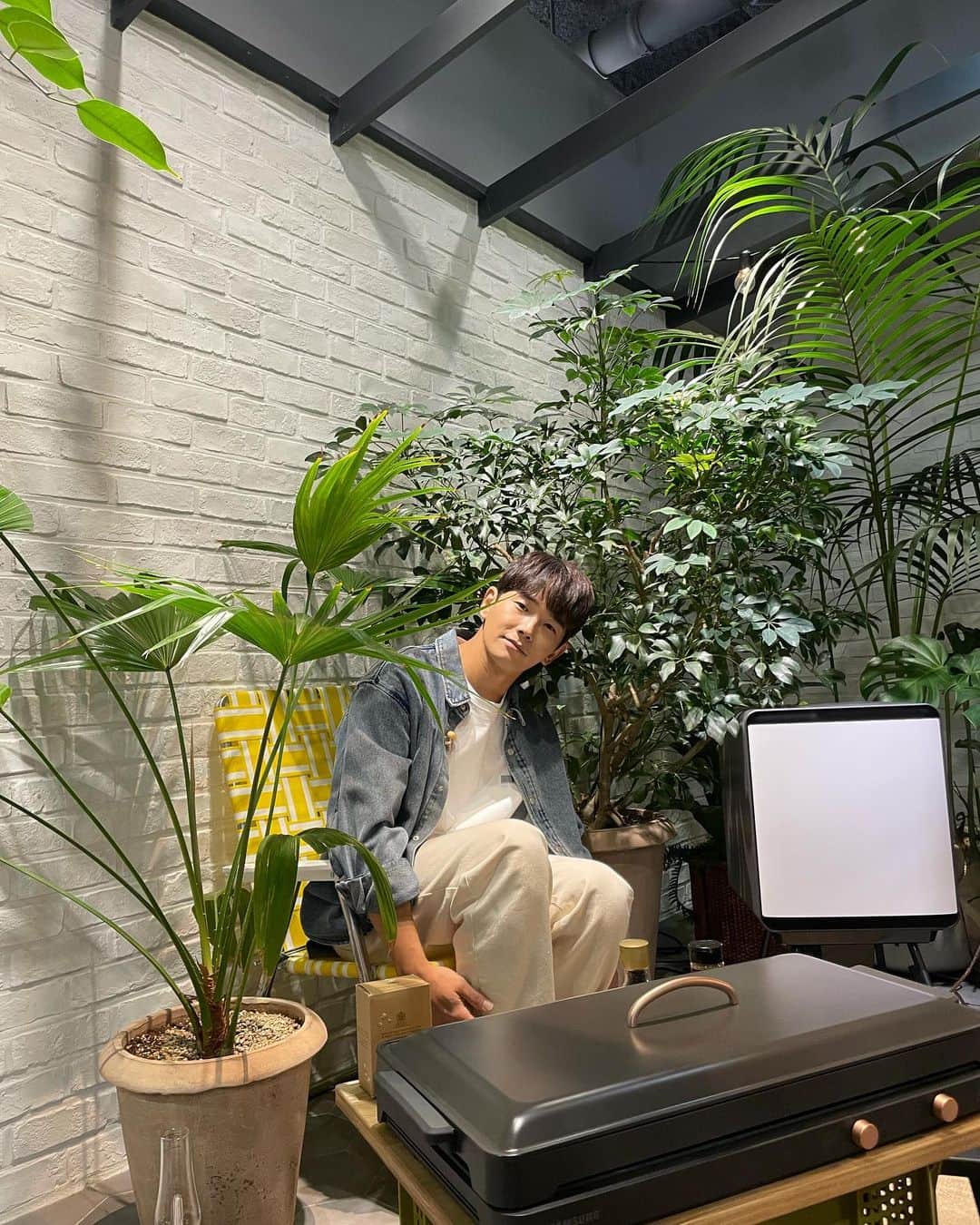 オン・ジュワンのインスタグラム：「잘 마친 #삼성#광고#팀삼성#라이브커머스 참여해주신 많은 분들 감사합니다🙏 시청자수 37만 돌파했다고 칭찬받은 1인~ 즐거웠다 이번 촬영👍」