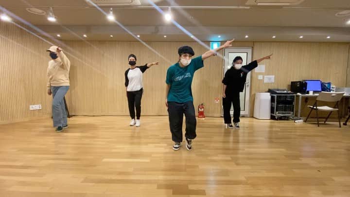 ソ・ウナのインスタグラム：「일주일에 한번 에너지 대방출~~🖤 #brunomars#thatswhatilike」