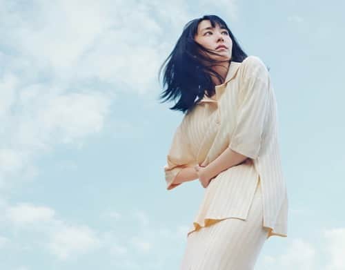 新垣結衣　ファンアカウントさんのインスタグラム写真 - (新垣結衣　ファンアカウントInstagram)「Gakki as the ambassador for a new sustainable fashion line for H&M.  #yuiaragaki #hm #gakki #fashion」10月16日 1時59分 - yu1gakki