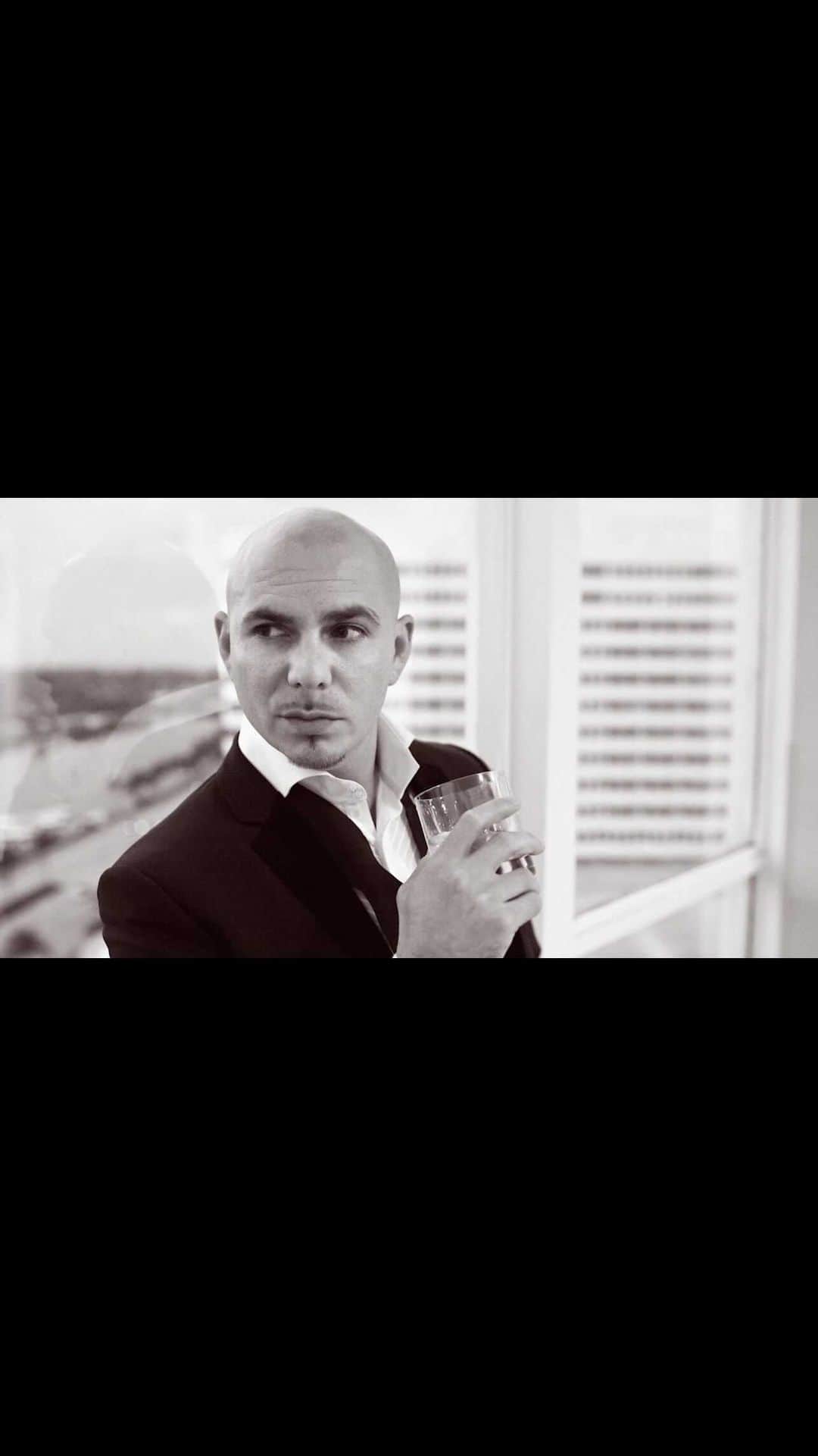 のインスタグラム：「Celebrating #HispanicHeritageMonth with @voli305vodka.  Vista largas pasos cortos, short steps long vision, Dale!」