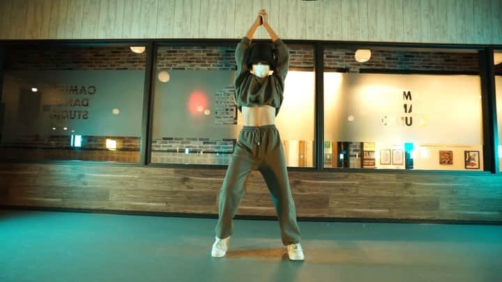 のインスタグラム：「10月の大阪マンスリークラス @camuro_dance_studio 🍂 まだ暑かったから夏の余韻に浸りながら だいすきなしょーんめんです。 おもひでにちょっとだけあげさせてくださいです。」