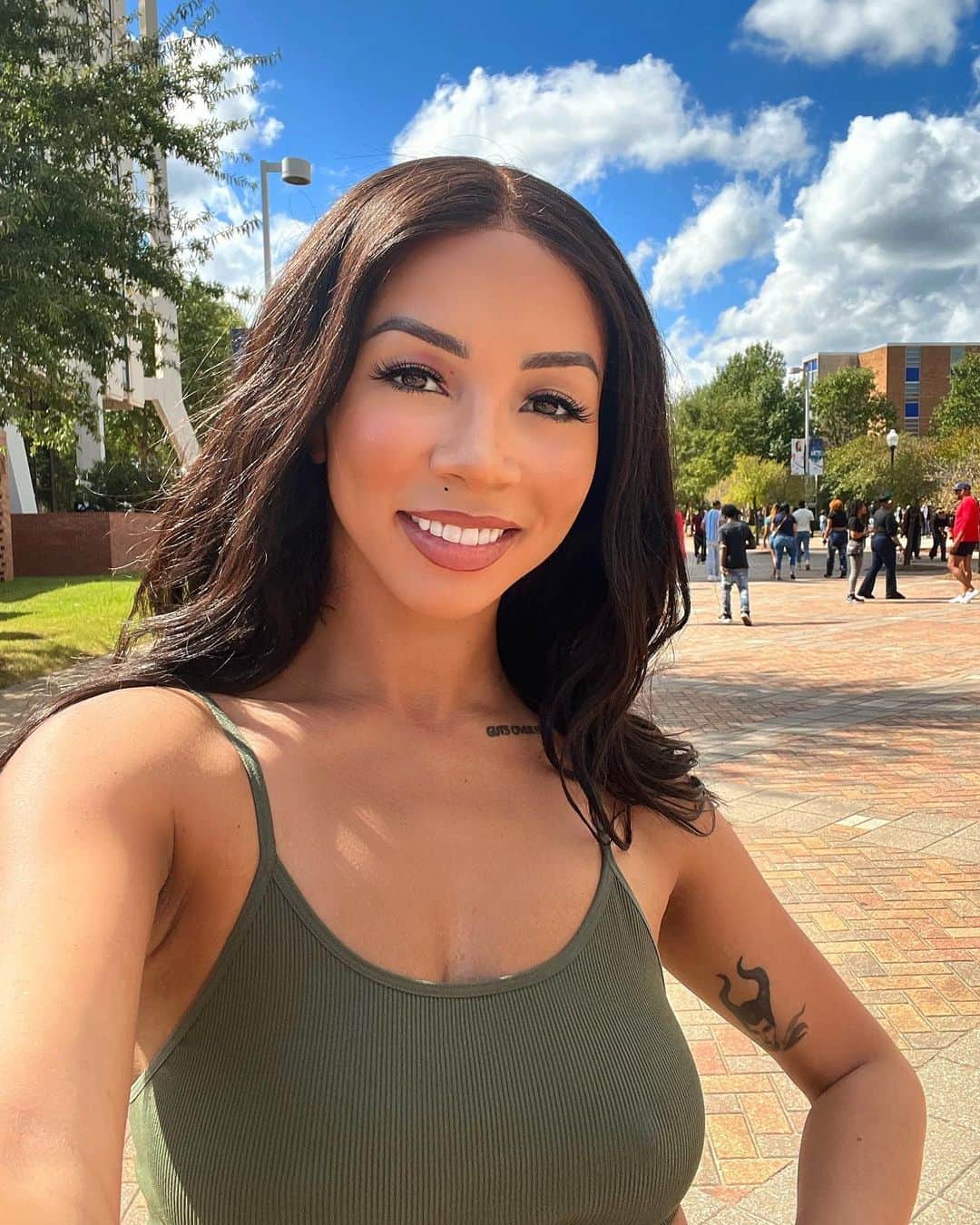 Brittany Rennerのインスタグラム：「Hey Jackson State! Hide your sons 😋」