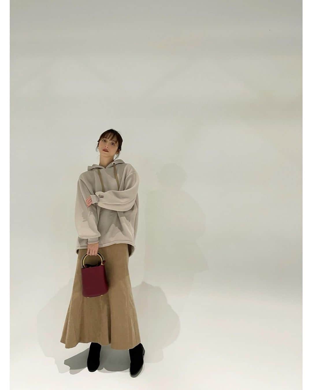 佐々木希さんのインスタグラム写真 - (佐々木希Instagram)「昨日の私服。 #iNtimite 2020AWで人気の高かったフーディを進化させ再登場♡ ボリュームのある立体的なシルエットが可愛いんです。」10月16日 10時37分 - nozomisasaki_official
