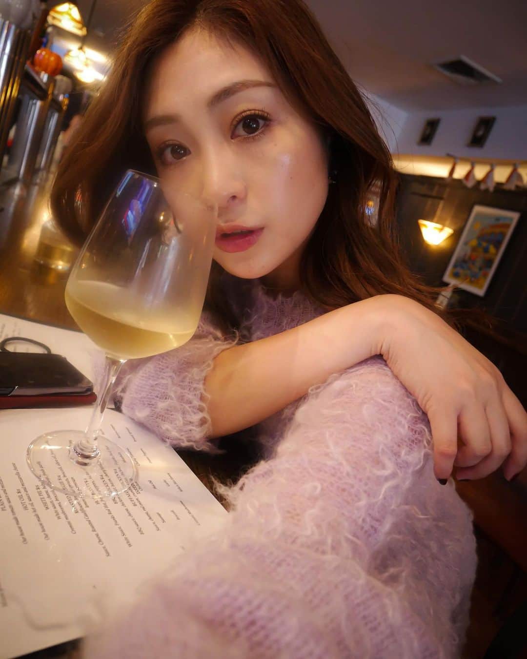 辰巳奈都子さんのインスタグラム写真 - (辰巳奈都子Instagram)「ワインと写っている写真の多さに驚く ワインが写っていない写真見つけるのが逆に大変なので、すみません 私の人生と切っても切り離せない存在です🍷」10月16日 11時33分 - tatsumi_natsuko