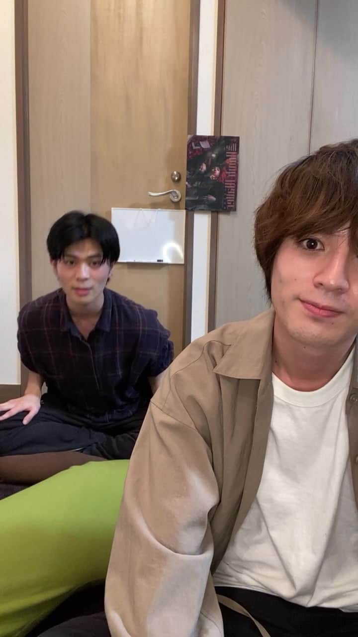 のインスタグラム：「11月10日までの期間公開致します！ 大野瑞生（@mizuki_ohno94）とダムウェイターのお話や 稽古場での話やどんな稽古をしたりしてるかお話しさせて頂きました✨ ぜひ見てください😌  #舞台 #ダムウェイター #横田龍儀 #大野瑞生」