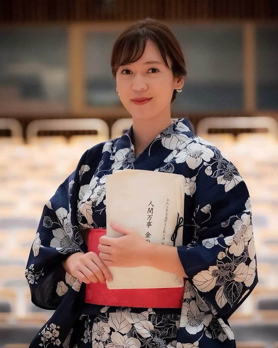 石橋美希さんのインスタグラム写真 - (石橋美希Instagram)「盛岡初冬の風物詩「盛岡文士劇」 今年は2年ぶりの開催です👏  私は時代物「人間万事　金の世の中」に おくら役として出演いたします。  演出は劇団わらび座の名優　安達和平さん。 直接振りを入れてもらえることに幸せを感じて、 おくらを演じきれるように頑張ります😌 残り1ヵ月半…悔いのないように！  photo by 松本伸さん(五郎右衛門役)  #盛岡文士劇 #時代物 #人間万事金の世の中 #演劇 #舞台 #稽古 #ポートレート #めんこいテレビ #アナウンサー #石橋美希」10月16日 16時04分 - miki_ishibashi_mit