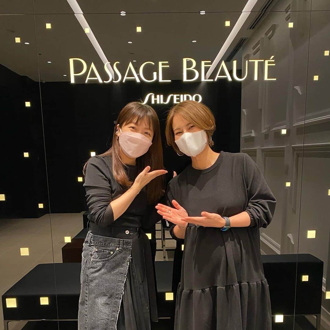 宮里藍のインスタグラム：「2ヶ月伸びた襟足が気になりすぎてカットしてもらいました☺️✨ @jingujiyoshiko さんに久しぶりにお願いして切って頂きました…！！ @shiseido_passagebeaute ここのサロンは本当広くてゆったりしてて、最高にゆっくりした時間が過ごせます✨多分産前最後になるであろうカットは伸びてもいいように、相談させてもらいながらめちゃくちゃ素敵に仕上げてもらいました😭❤️軽くふわっとも、モードっぽくストレートにしても分け目を変えても決まるショートに。神宮司さんのカットは毎回本当に最高です…！！本当にありがとうございましたー！！#haircut #shorthairdontcare #shiseidopassagebeauté #資生堂パサージュボーテ #神宮司マジック」