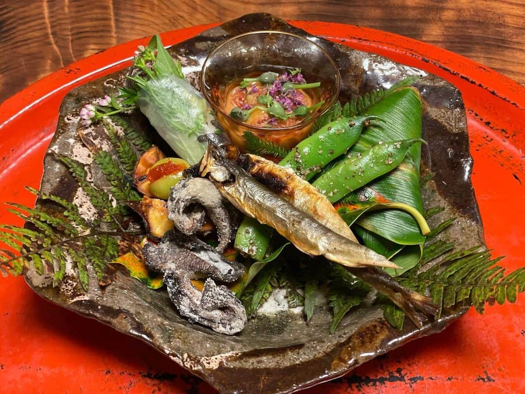 摩耶裕のインスタグラム：「器も盛り付けも繊細でした🥺✨ 私にはこんなヘルシーなご飯珍しい😂 あ、これ私からするとかなりヘルシー食です笑笑  ごちそうさまでした☺️」