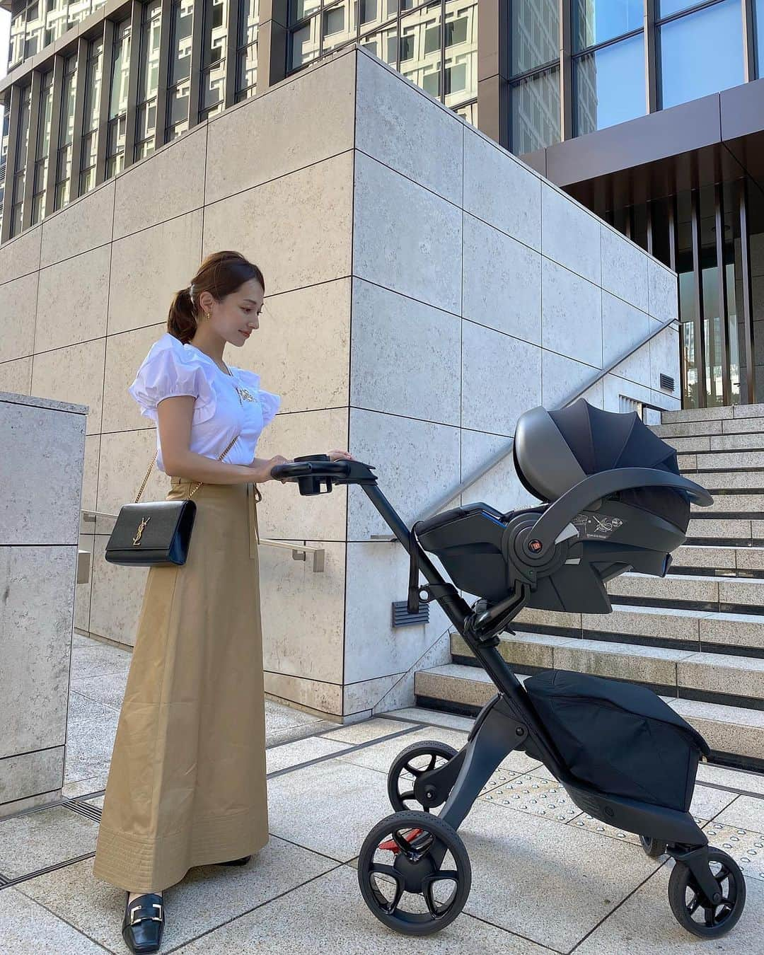 吉田理紗さんのインスタグラム写真 - (吉田理紗Instagram)「移動は専ら車派なので カーシートに助けられています🚗 首の座っていない赤ちゃんの乗せ下ろしって 車の中だと大変だから 娘の時も使っていれば良かったー…！と思うほど。  #ストッケエクスプローリーx #カーシート #イージーゴー #2歳差育児 #2歳差姉弟」10月16日 19時02分 - yoshirisaa