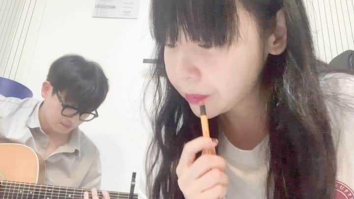 soy kimのインスタグラム：「안녕하세요 라즈베리필드입니다 격조콘이 바로 내일로 다가왔는데요  무척 떨리네요  날씨가 많이 추워졌어요 한낮이긴 하지만 숲속에서 이뤄지는 공연이니 부디 따숩고 든든하게 입고 오세요 저는 내복 꺼내러 갑니다 내일 뵈어요   live long and prosper! 🖖🏻 @kyii1993」