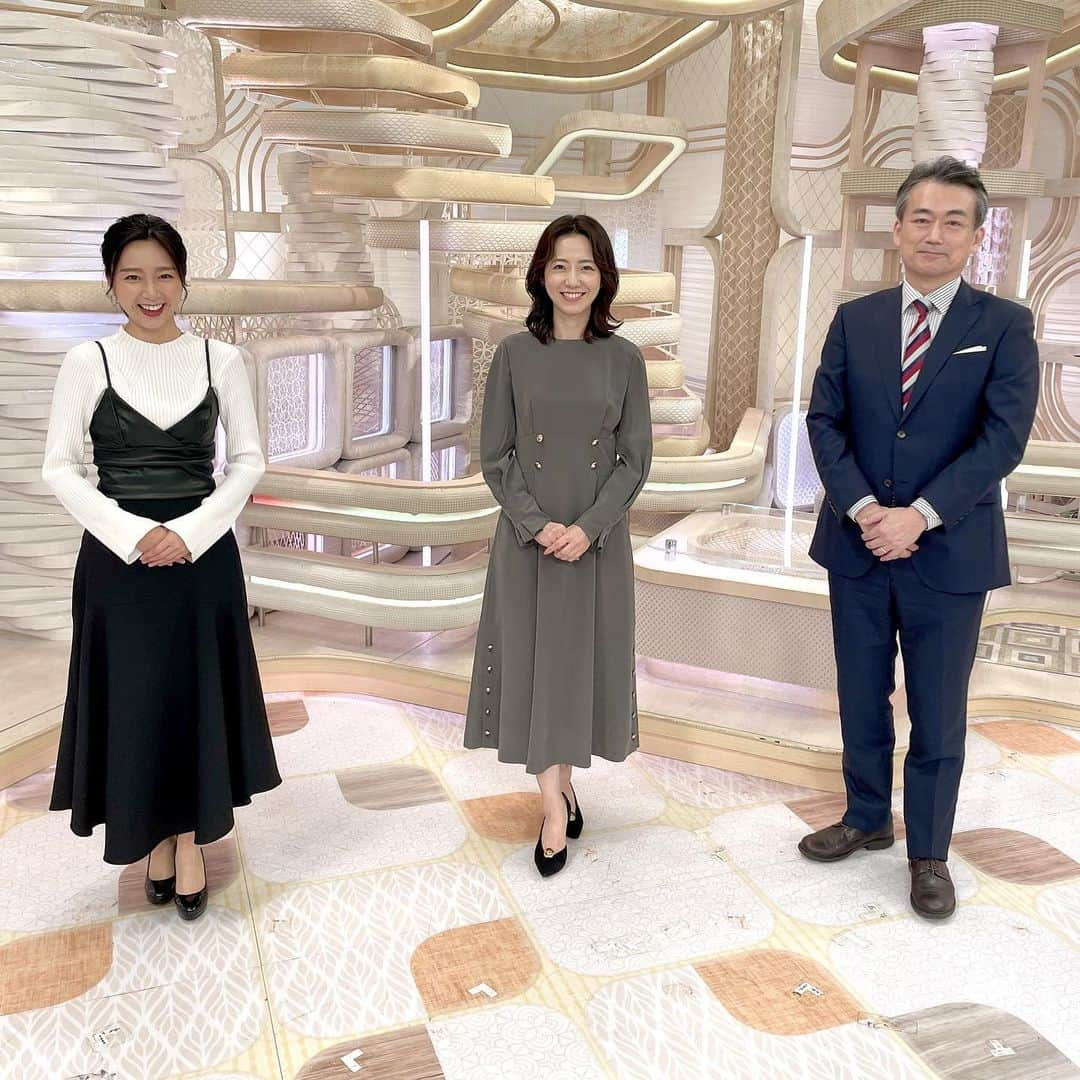 フジテレビ「プライムニュース イブニング」さんのインスタグラム写真 - (フジテレビ「プライムニュース イブニング」Instagram)「季節外れの暖かさが続いていましたが、 あすからは急激に気温が下がり、秋が深まりそうです。 急な冷え込みで体調をくずさないよう、 暖かくしてお過ごしください。 ⁡ きょうもイット!weekendごらんいただき ありがとうございました! ⁡ 内田嶺衣奈 #LOVELESS @loveless___official ⁡ 佐久間みなみ #HeyLily @heylily_official #ViS @vis_jp #お世話や @osewaya_official ⁡ #内田嶺衣奈 @reina.uchida #奥寺健 @fujitv_announcer #永尾亜子 @ako_nagao #佐久間みなみ @sakuma_minami #フジテレビ #アナウンサー #ニュース」10月16日 19時13分 - livenews_it