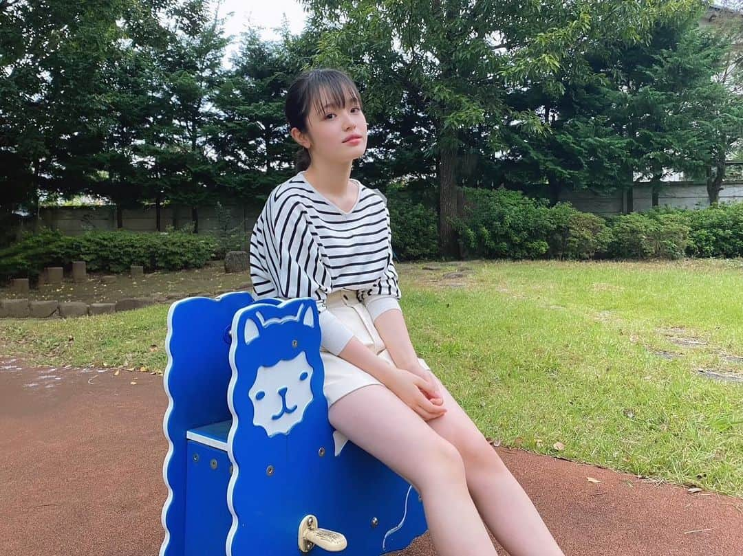 豊嶋花さんのインスタグラム写真 - (豊嶋花Instagram)「最近少し肌寒くなってきましたね🍃  早く受験終われ〜と毎日思ってる気がします...笑 みなさんも勉強やお仕事など、頑張ってください！！ 私も頑張ります😓  #この写真を撮るとき #蚊に6箇所刺されました #まだいたんか… #かゆい #豊嶋花」10月16日 19時35分 - hanatoyoshima_official