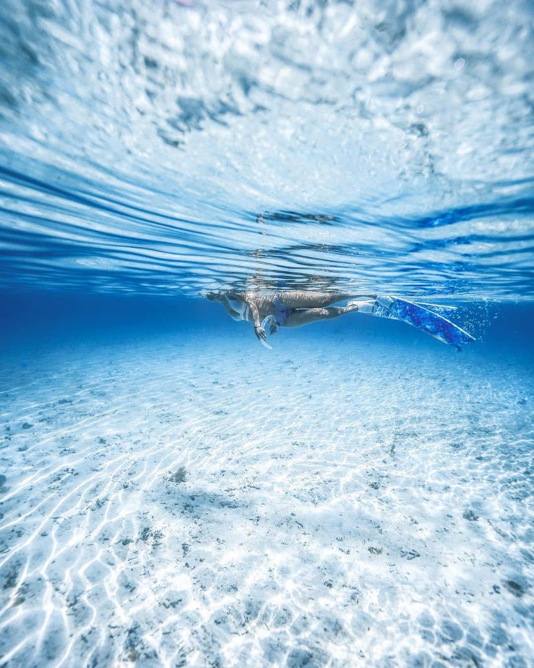H I R O M I M O R I Y Aのインスタグラム：「Mood...💧  昨日カメラのレンズが壊れちゃいました！みんなー励ましてくれーーーい😭😭  ちなみに今日　@paditv にメンションされたよーー📸🌊  #underwaterphotography #paditv #underwater #ocean #underwaterlife #scubadiving #earthshotz #planetearth  #freediving #freedivephotography #sonyalpha #alpha_newgeneration_bysony  #ダイビング　#ダイビング好きな人と繋がりたい #宮古島ダイビング　#宮古島　#スキンダイビング  #水中写真　#自由潛水　#海好きな人と繋がりたい　#八重干瀬　#alpha_newgeneration_bysony」