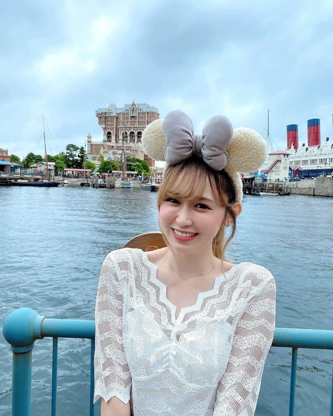 伊藤千凪海のインスタグラム：「正解は ディズニーシーだよ🐹💖 ⁡ 正解してる方も多かったけど みんなの答えおもしろかった〜笑 ⁡ ⁡ ⁡ ⁡ ⁡ ⁡ #ディズニー #ディズニーシー #ディズニーランド #ディズニーコーデ #ディズニーカチューシャ #ディズニーハロウィン #ディズニーリゾート #ディズニーグッズ #disney #disneysea #disneyworld #disneyhalloween #🎃」