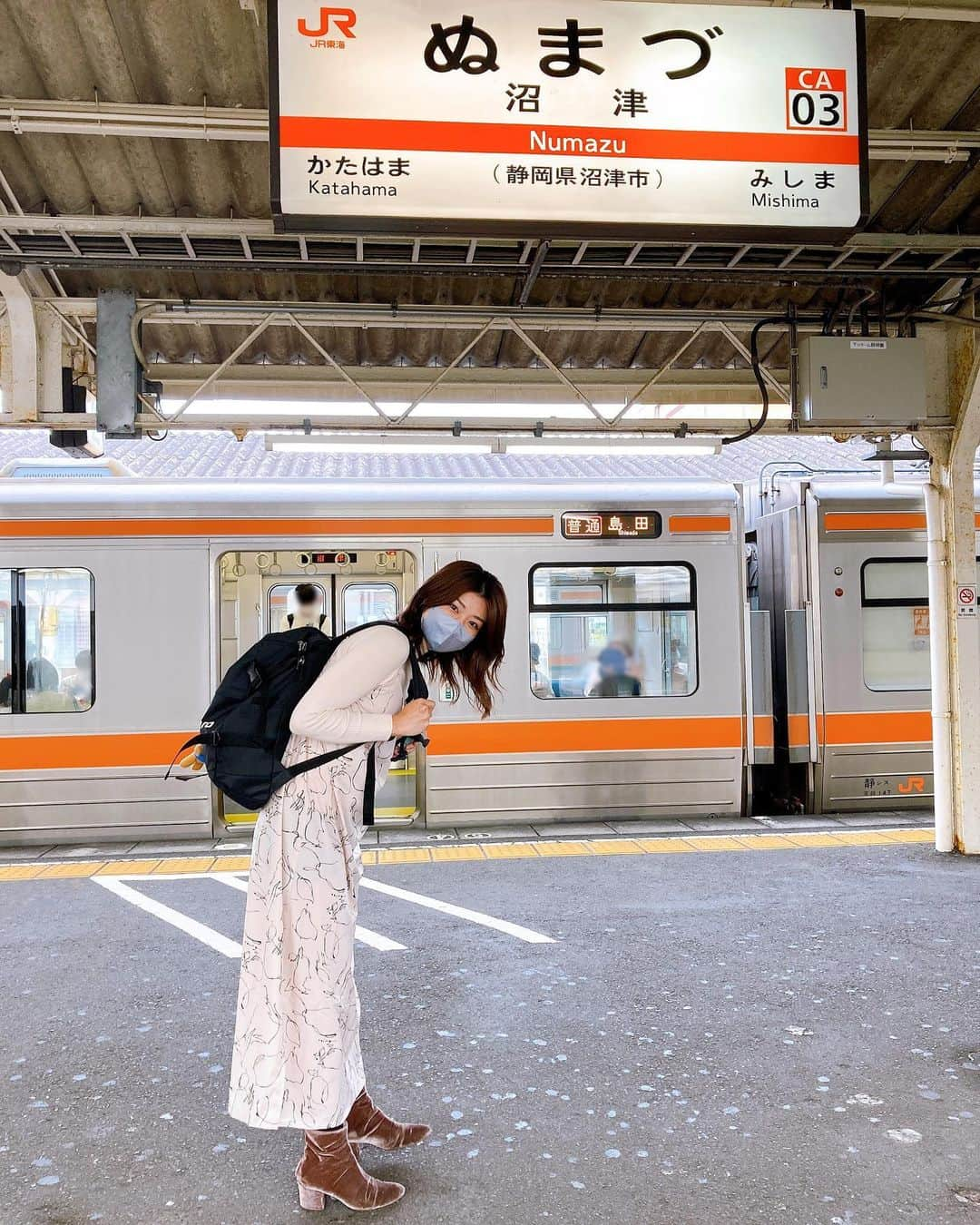 藤木由貴さんのインスタグラム写真 - (藤木由貴Instagram)「ぬまづ駅🚉 到着！ただいま！ . 今日は地元で応援PR大使もさせて頂いているJ3チーム、アスルクラロ沼津の試合応援に✨ 結果は残念でしたが、久しぶりのスタジアムに興奮しました。 もっともっと応援行きたい欲が増しましたー！ 皆さんありがとうございました、そして両チームの皆様お疲れ様でした🙌 . #沼津 #静岡県 #numazu #shizuoka #jリーグ #j3 #アスルクラロ沼津 #ロアッソ熊本 戦 #サッカー #soccergame #サッカー観戦 #応援サポーター #藤木由貴」10月16日 21時25分 - yuki.grm