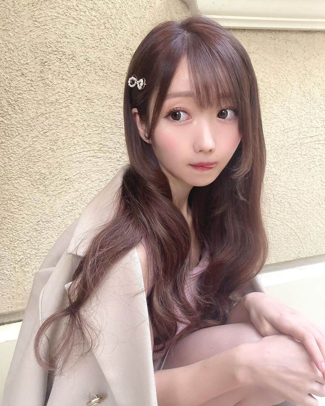 大谷映美里さんのインスタグラム写真 - (大谷映美里Instagram)「新しい髪色がかわいいの🍒 題して「大人ぴんく」🐰♡ ➳♡ #ピンクブラウン 可愛さも大人っぽさもあっていい感じ！ ㅤㅤㅤㅤㅤㅤㅤㅤㅤㅤㅤㅤㅤ #emuclaret でお願いしたよ〜👼🏻ありがとうございます💖 お洋服もピンクにしてみた♪ ➳♡ #mercuryduo #darich #snidel」10月16日 21時27分 - otani_emiri