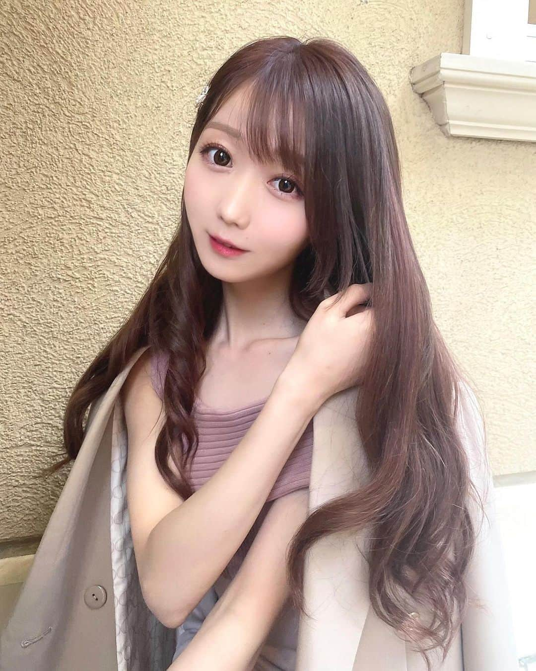 大谷映美里さんのインスタグラム写真 - (大谷映美里Instagram)「新しい髪色がかわいいの🍒 題して「大人ぴんく」🐰♡ ➳♡ #ピンクブラウン 可愛さも大人っぽさもあっていい感じ！ ㅤㅤㅤㅤㅤㅤㅤㅤㅤㅤㅤㅤㅤ #emuclaret でお願いしたよ〜👼🏻ありがとうございます💖 お洋服もピンクにしてみた♪ ➳♡ #mercuryduo #darich #snidel」10月16日 21時27分 - otani_emiri